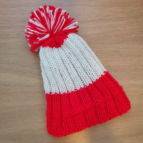 Vintage 70s Red Cream Crochet Pom Pom Beanie - Picture 1 of 5